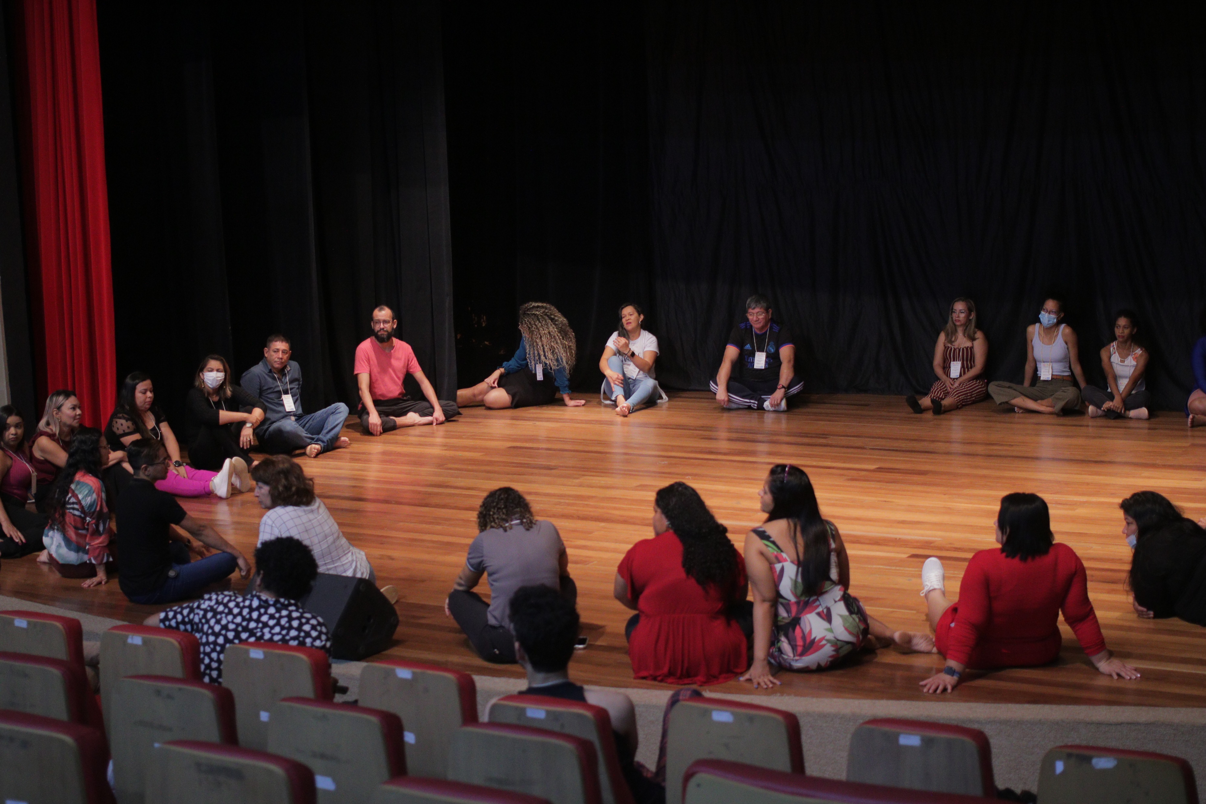 Turma da oficina compartilhando experi&ecirc;ncias_Creditos Rafa Correia